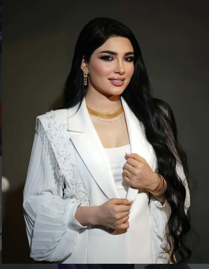 رندة أحمد بإطلالة بيضاء أنيقة